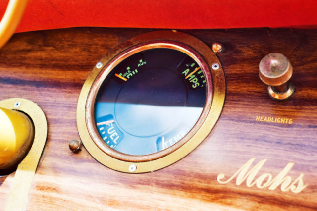 découvrez l'art de la restauration de voitures vintage : redonnez vie à votre véhicule ancien grâce à des techniques de pointe et un savoir-faire passionné. transformez votre voiture en véritable œuvre d'art tout en préservant son charme d'antan.