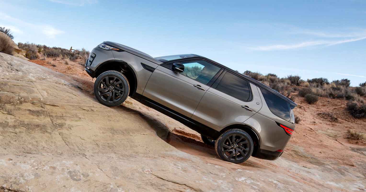 découvrez la signification du terme suv, un véhicule tout-terrain populaire alliant confort, espace et performances. apprenez tout sur son origine, ses caractéristiques et son impact sur l'industrie automobile.
