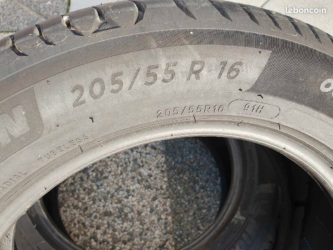 découvrez les sous-marques de pneus michelin, alliant performance, sécurité et durabilité. explorez notre gamme variée pour trouver le pneu adapté à vos besoins, que ce soit pour la route, l'hiver ou les conditions tout-terrain.