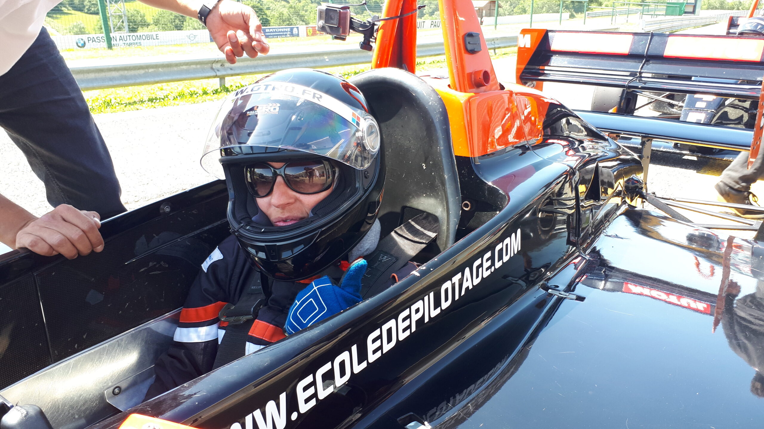 découvrez l'adrénaline du pilotage automobile grâce à notre stage immersif. apprenez les techniques de conduite, perfectionnez vos compétences et vivez des sensations uniques sur circuit. réservez dès maintenant votre expérience inoubliable !