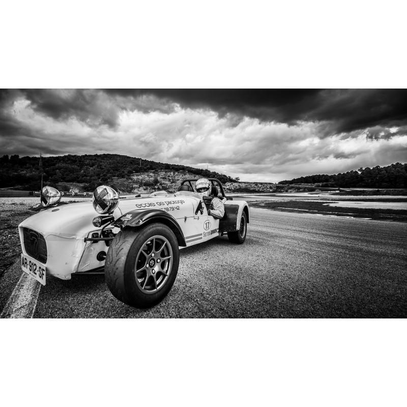 découvrez notre stage de pilotage automobile offrant une expérience inoubliable sur circuit. apprenez à maîtriser la conduite de voitures de sport avec des instructeurs expérimentés, et vivez des sensations fortes en toute sécurité. réservez dès maintenant votre place pour un moment unique !
