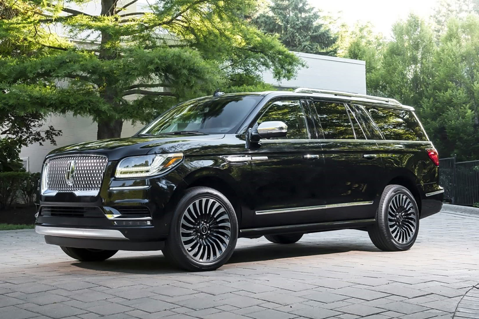 découvrez notre sélection de suv en ligne, alliant performance, confort et style. comparez les modèles, trouvez la meilleure offre et faites l'essai de votre prochain véhicule depuis chez vous!