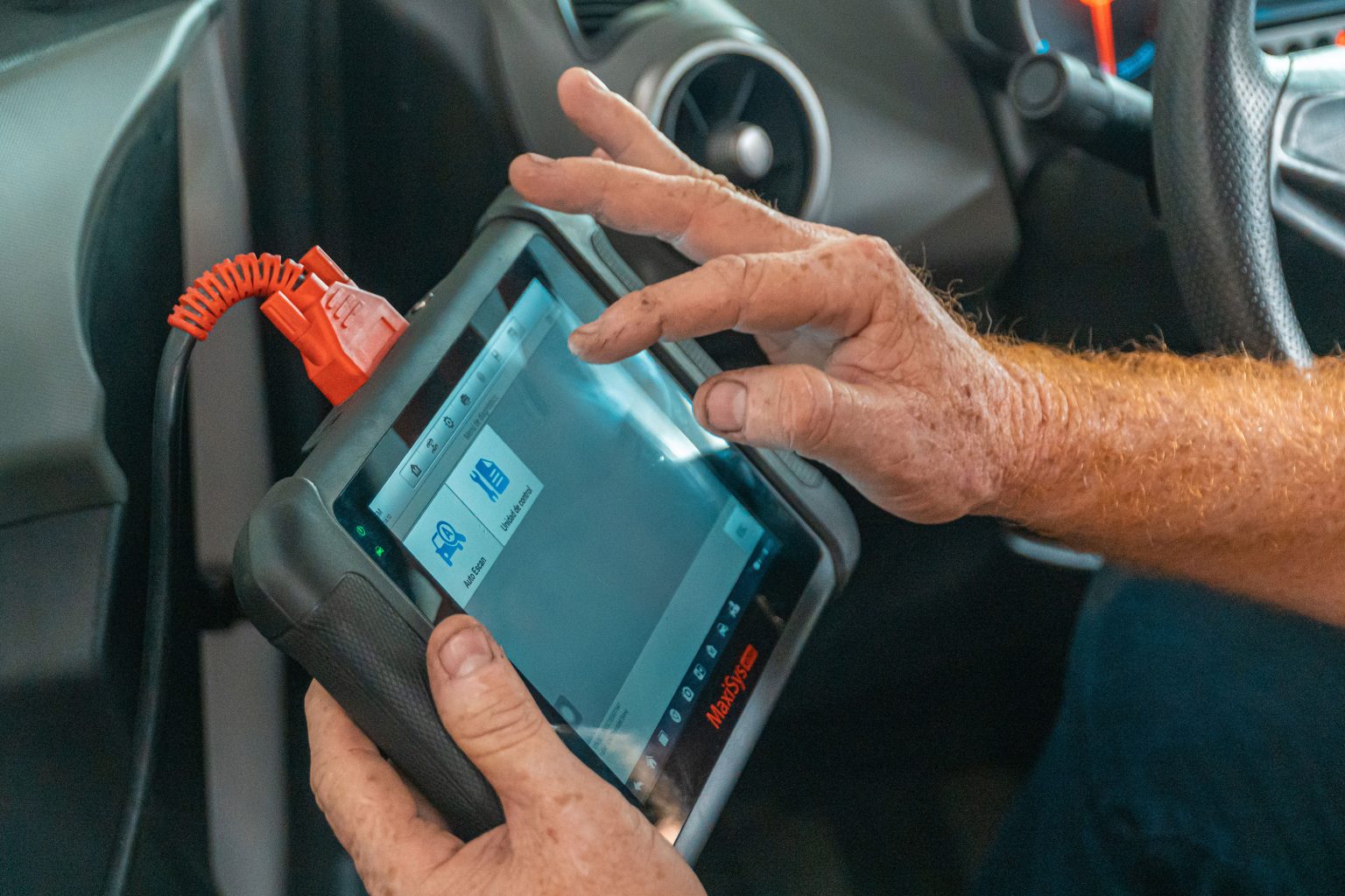 découvrez notre sélection de valises de diagnostic automobile, des outils essentiels pour identifier et résoudre rapidement les problèmes de votre véhicule. performantes et conviviales, elles sont un allié incontournable pour les professionnels et les passionnés d'automobile.