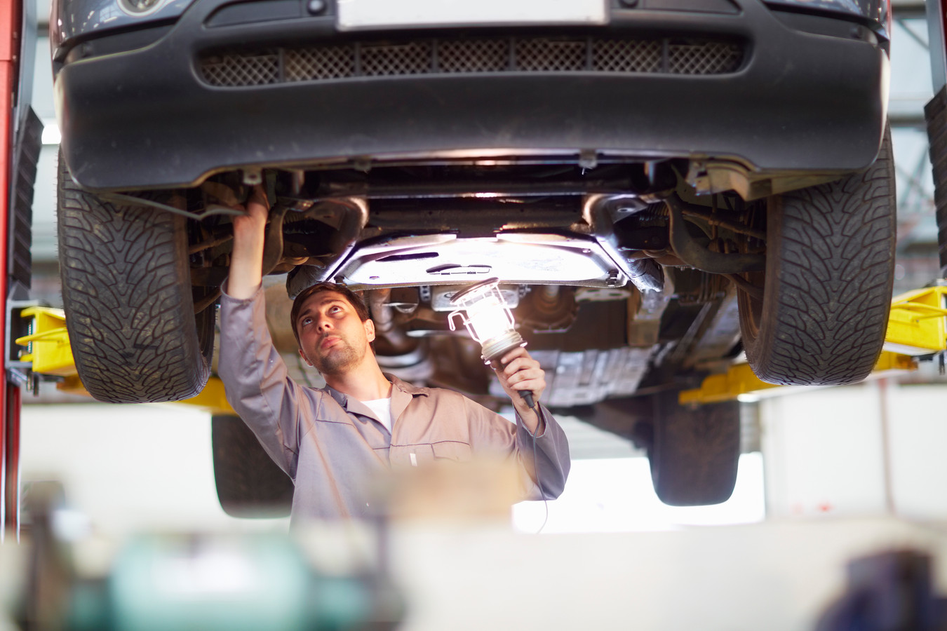 découvrez les conséquences et solutions en cas d'échec au contrôle technique de votre véhicule. renseignez-vous sur les démarches à suivre pour remédier aux défauts constatés et assurer la conformité de votre automobile.