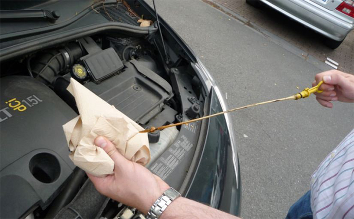 découvrez comment vérifier le niveau d'huile de votre véhicule facilement et efficacement. suivez nos conseils pratiques pour assurer le bon fonctionnement de votre moteur et prolonger la durée de vie de votre voiture.
