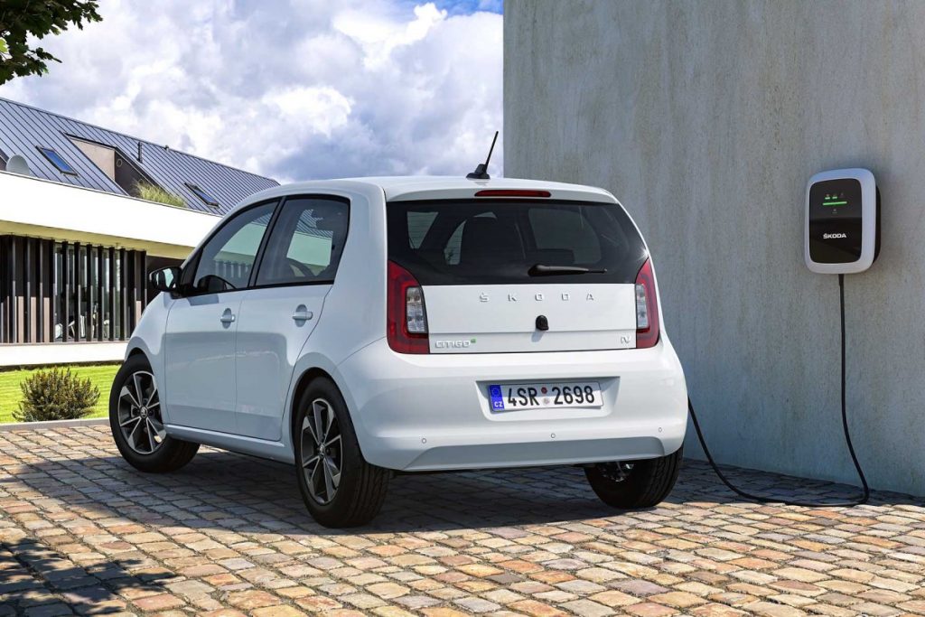 découvrez la voiture électrique idéale qui allie performance, autonomie et respect de l'environnement. explorez nos conseils pour choisir le modèle parfait adapté à vos besoins et profitez d'une conduite silencieuse et écologique.