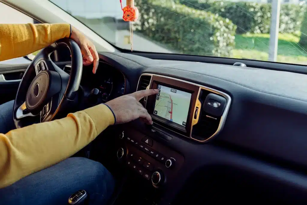 découvrez comment waze et renault s'associent pour améliorer votre expérience de conduite. profitez d'une navigation optimisée, d'informations en temps réel et d'une technologie intuitive pour des trajets plus fluide et agréables.